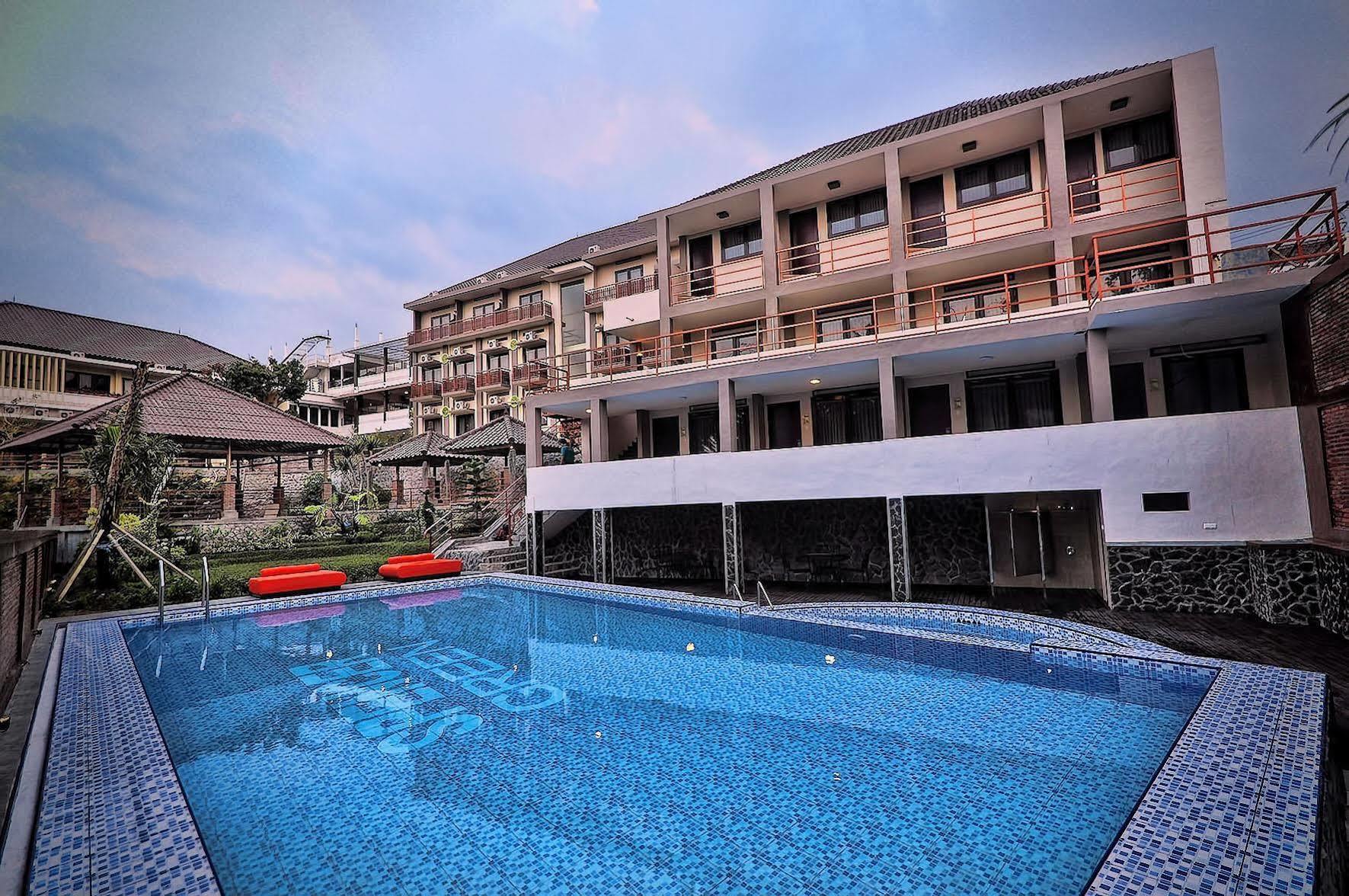 Spencer Green Hotel Batu  Exteriör bild